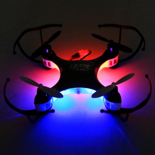 Explorers Quadcopter ( drón ) 668-A7C 2,4 GHz r / c távirányító 4 csatornás / 2,0 P Camera / 3D / 360 mód / LED